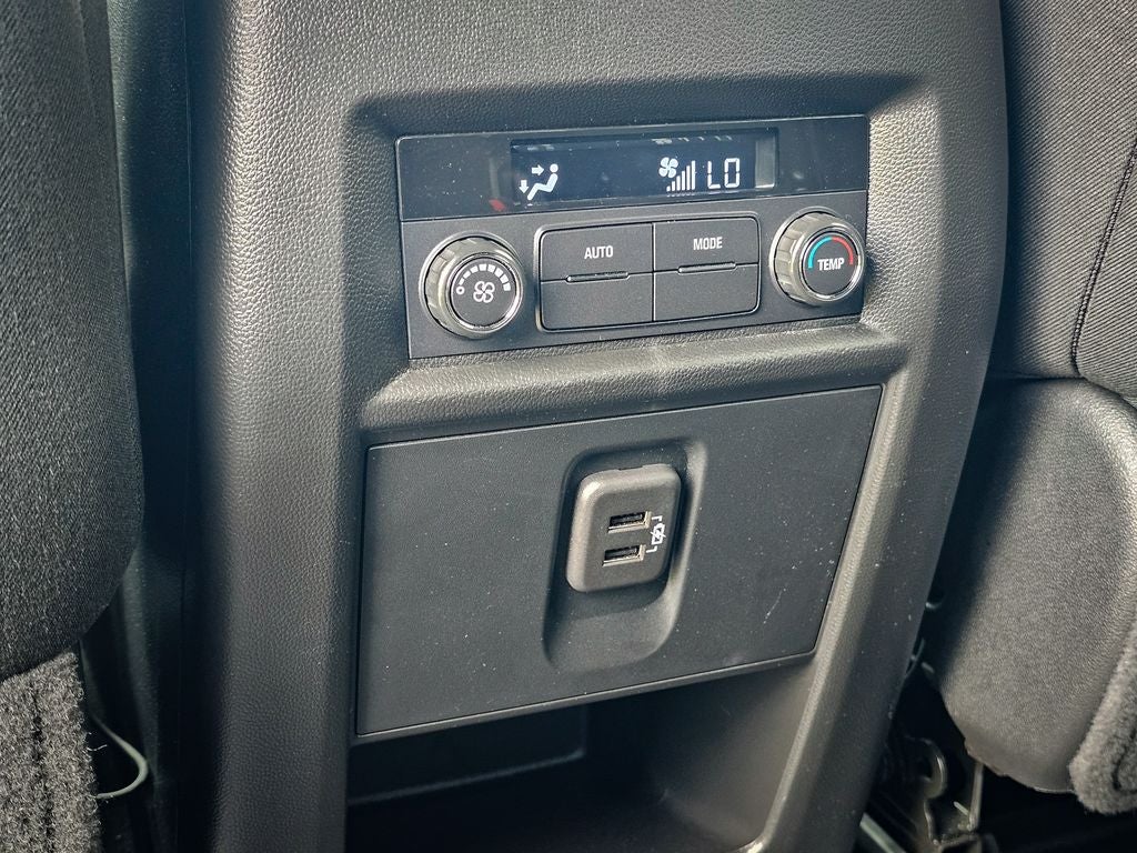 2023 Chevrolet Traverse AWD LT Cloth