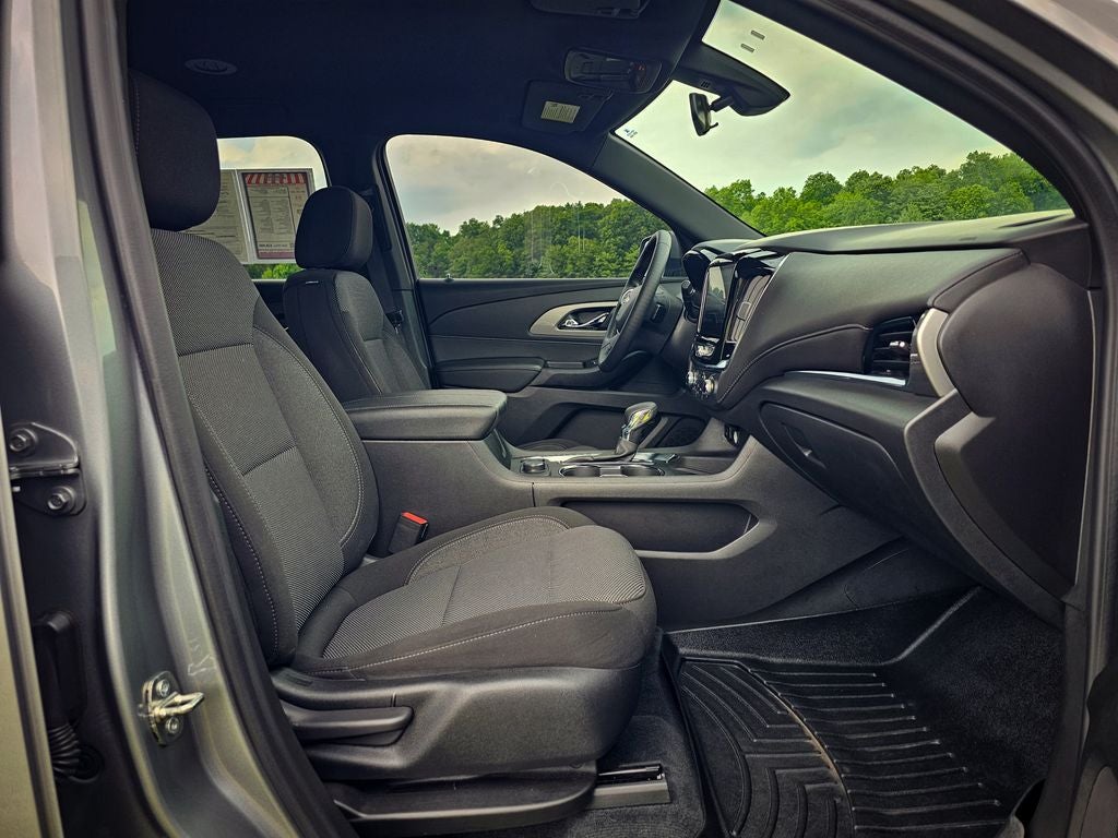 2023 Chevrolet Traverse AWD LT Cloth