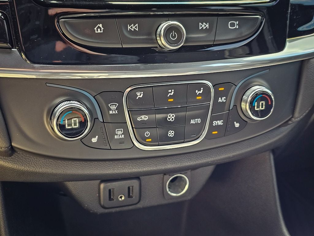 2022 Chevrolet Traverse AWD LT Cloth