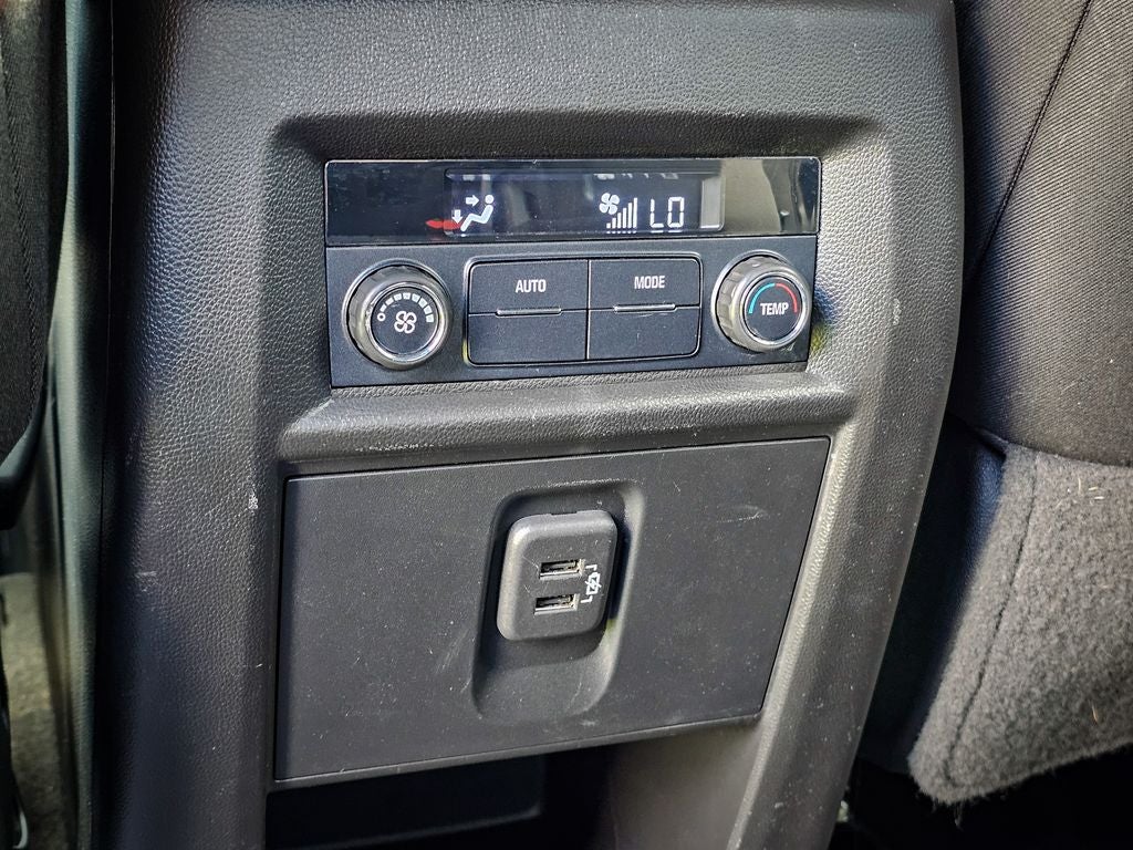 2022 Chevrolet Traverse AWD LT Cloth