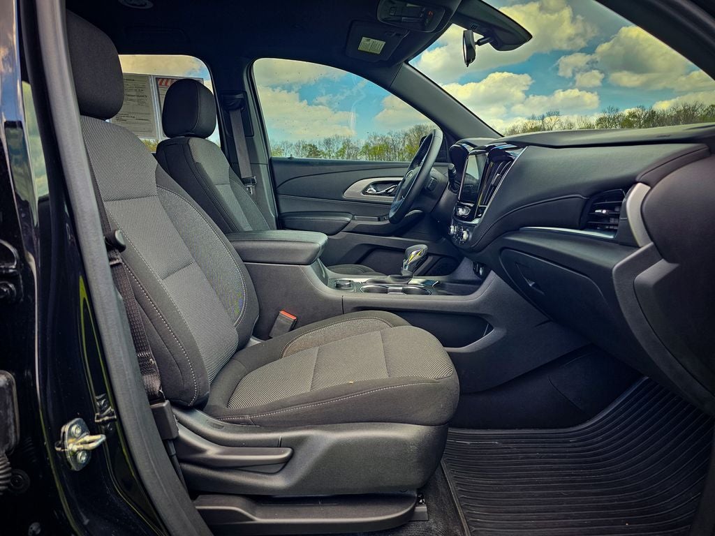2022 Chevrolet Traverse AWD LT Cloth