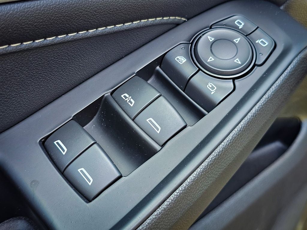 2023 Chevrolet Traverse AWD LT Leather