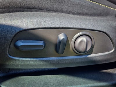 2023 Chevrolet Traverse AWD LT Leather