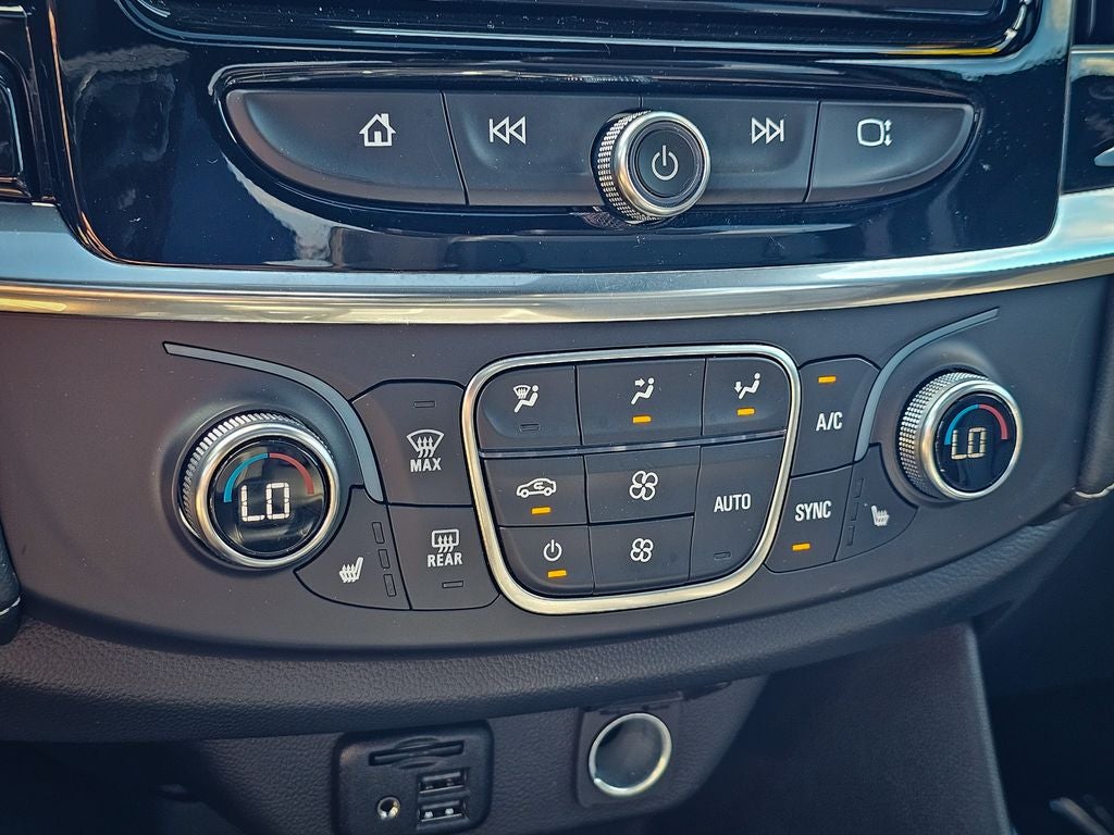 2023 Chevrolet Traverse AWD LT Leather