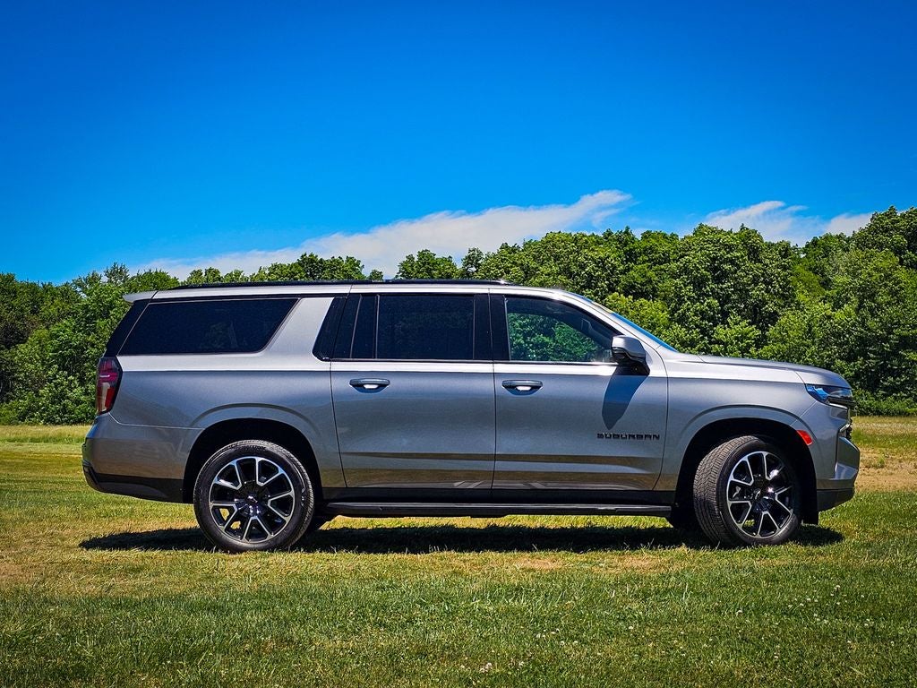 2022 Chevrolet Suburban 4WD RST