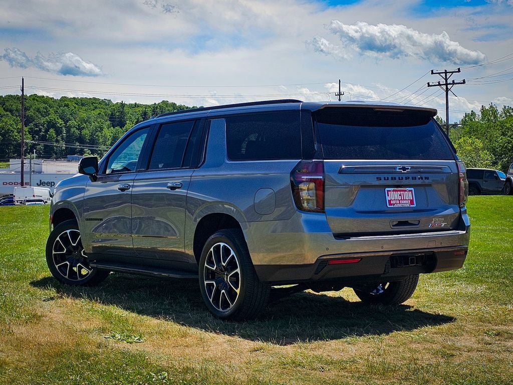 2022 Chevrolet Suburban 4WD RST