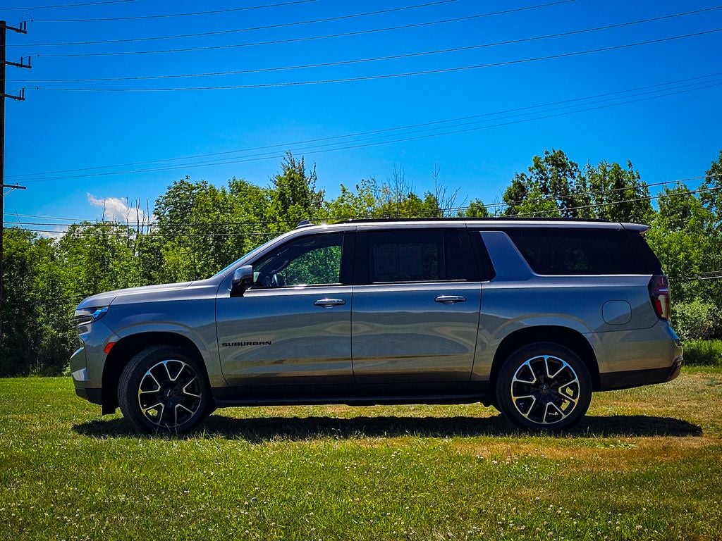 2022 Chevrolet Suburban 4WD RST