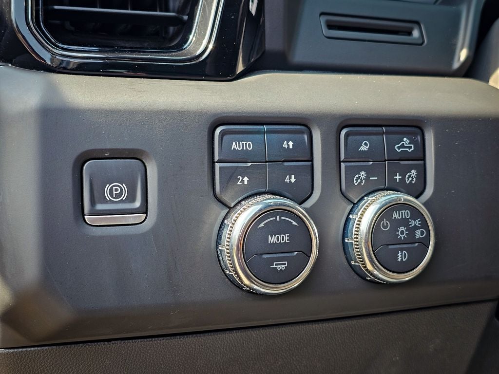 2024 GMC Sierra 2500HD 4WD Crew Cab Standard Bed AT4