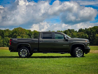 2022 Chevrolet Silverado 2500HD 4WD Crew Cab Standard Bed Custom