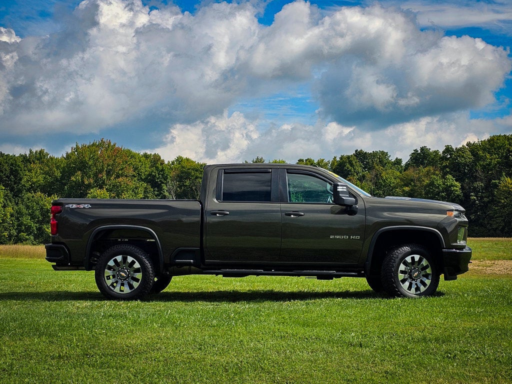 2022 Chevrolet Silverado 2500HD 4WD Crew Cab Standard Bed Custom