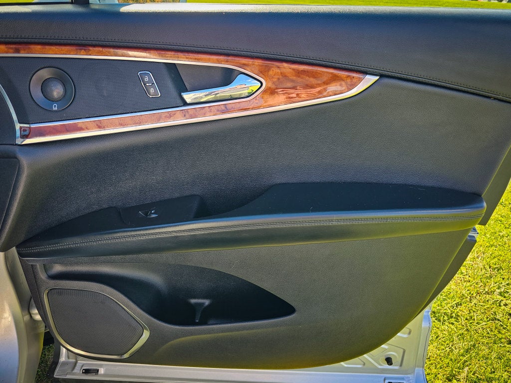 2019 Lincoln Nautilus Select