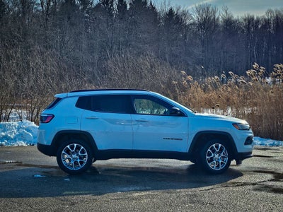 2024 Jeep Compass Latitude Lux FWD