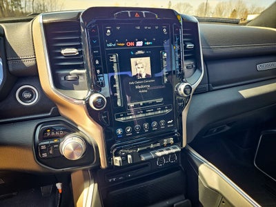 2019 RAM 2500 Laramie Crew Cab 4x4 6'4' Box