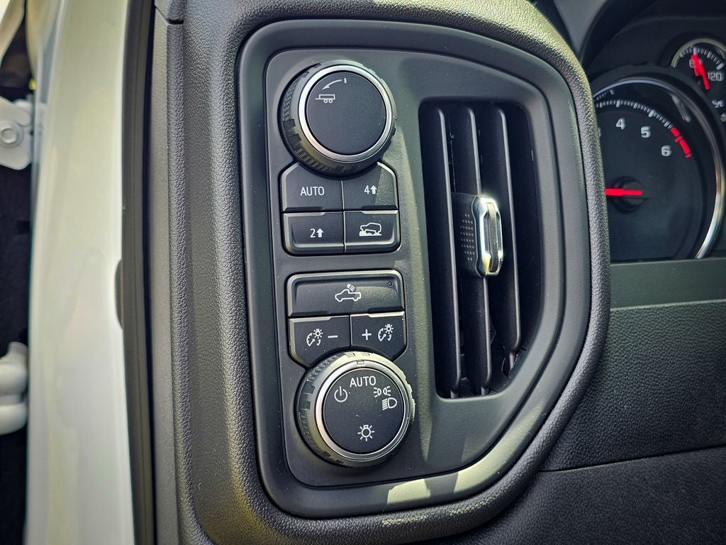 2021 Chevrolet Silverado 1500 4WD Crew Cab Short Bed Custom