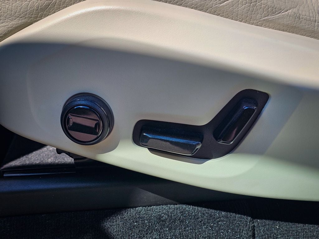 2020 Volvo XC90 T6 Momentum 6 Passenger