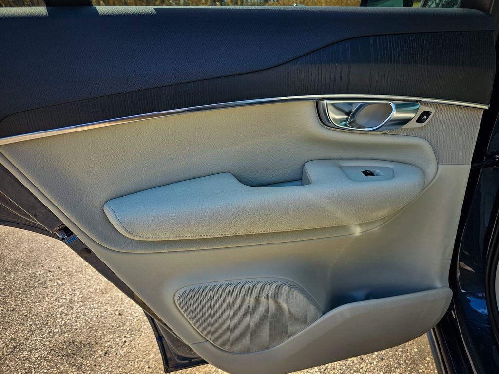 2020 Volvo XC90 T6 Momentum 6 Passenger