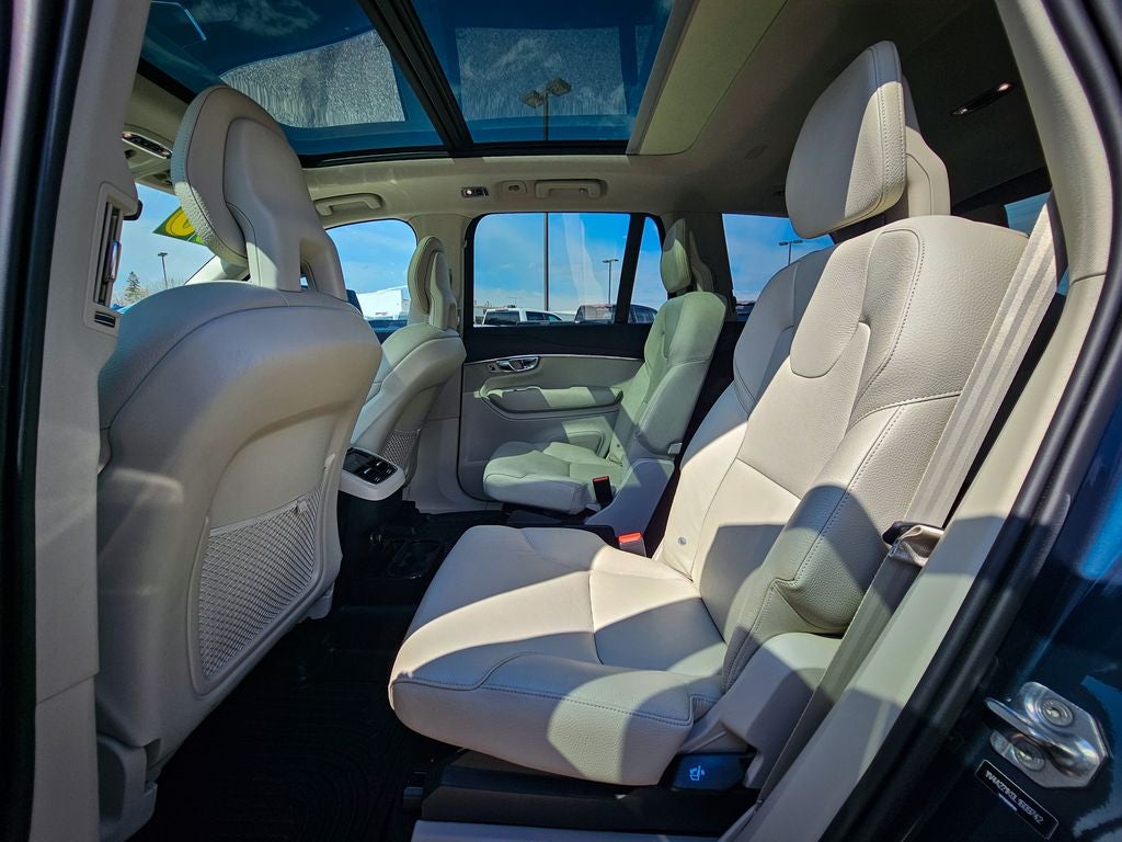 2020 Volvo XC90 T6 Momentum 6 Passenger