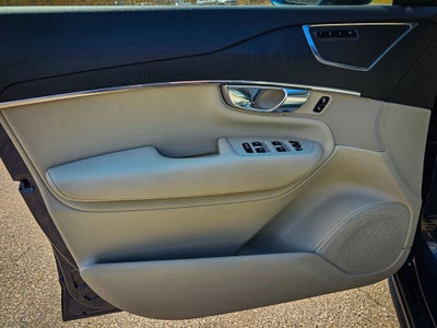 2020 Volvo XC90 T6 Momentum 6 Passenger