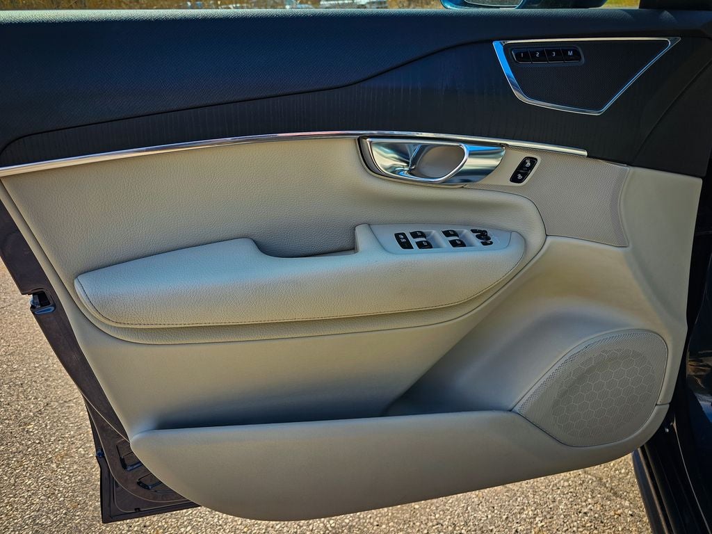 2020 Volvo XC90 T6 Momentum 6 Passenger